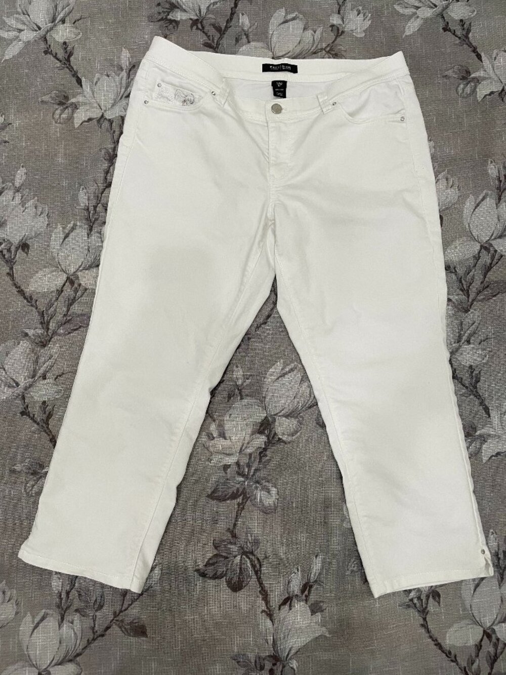 White House Black Market NOIR Slim Crop Pants White Size 10 Stretch Capri Ankle